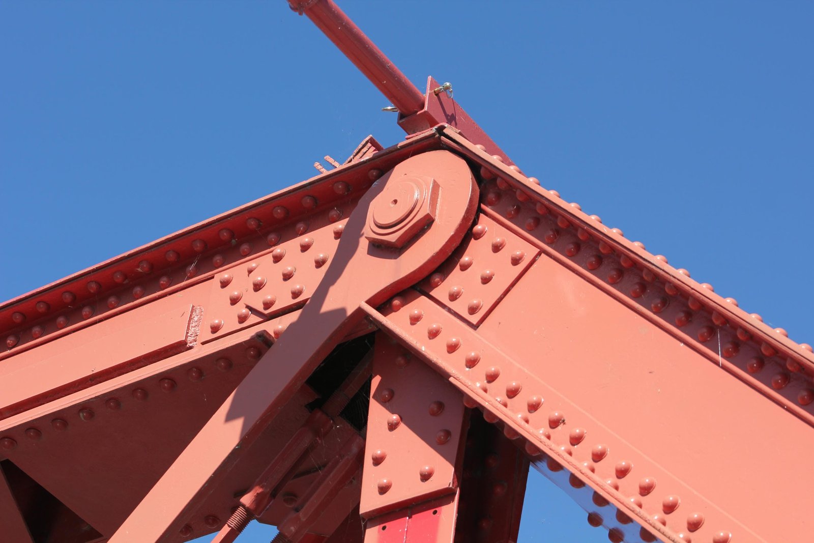 Upper angle connection
